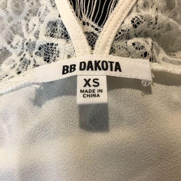 BB Dakota crocheted lace sleeveless white top xs - Picture 9 of 9